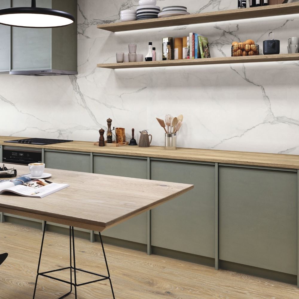 Bright interior with easy-to-maintain porcelain tiles